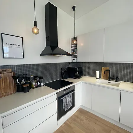 Stor Og Moderne Med Hoy Standard Og Flott Utsikt, 2 Soverom Apartment Alesund