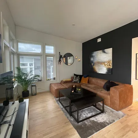 Stor Og Moderne Med Hoy Standard Og Flott Utsikt, 2 Soverom Apartment Alesund