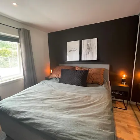 Apartment Stor Og Moderne Med Hoy Standard Og Flott Utsikt, 2 Soverom Alesund