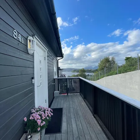 Stor Og Moderne Med Hoy Standard Og Flott Utsikt, 2 Soverom 아파트 올레순